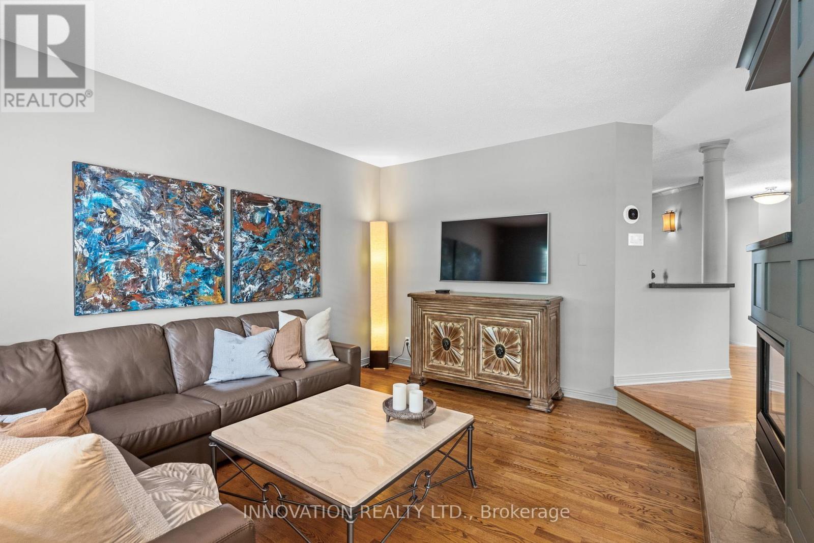 149 Springcreek Crescent, Ottawa, ON - Indoor Photo Showing Living Room