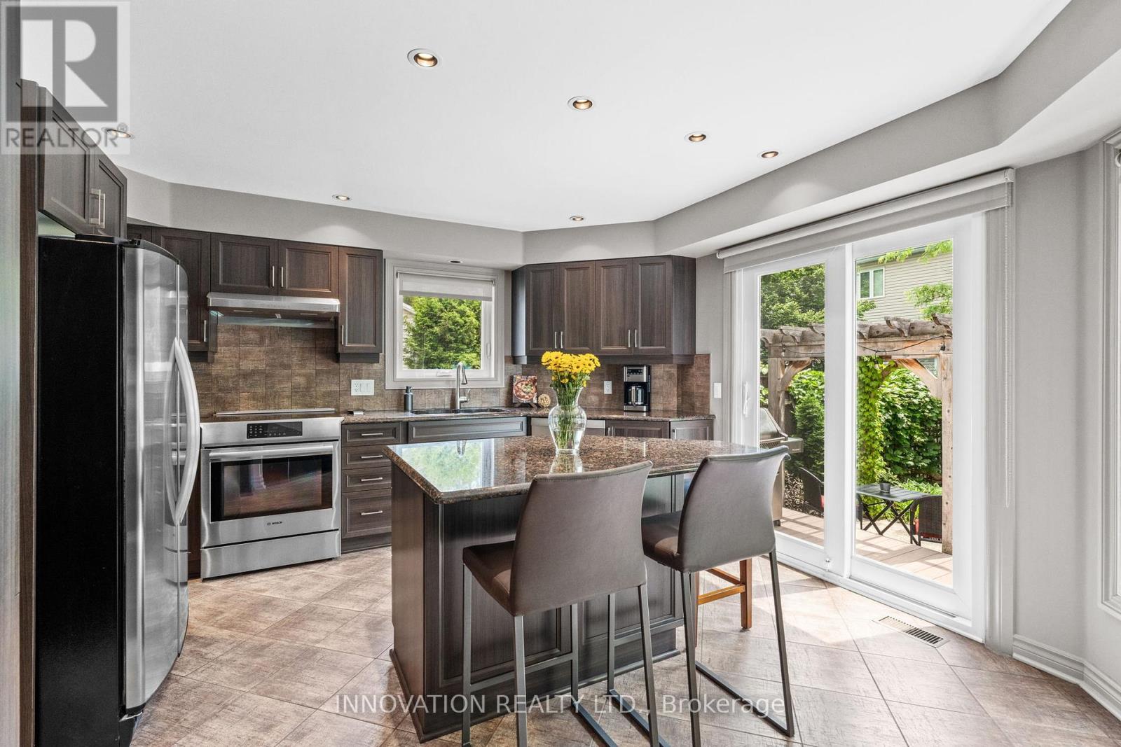149 Springcreek Crescent, Ottawa, ON - Indoor Photo Showing Kitchen With Upgraded Kitchen