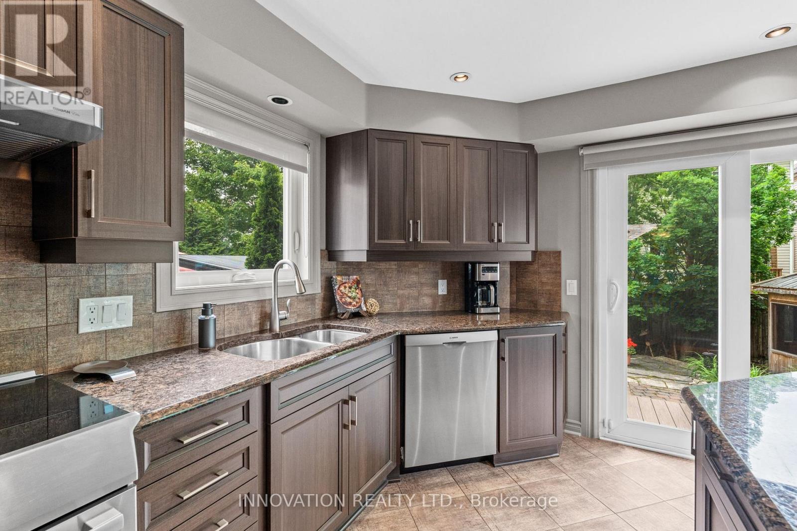 149 Springcreek Crescent, Ottawa, ON - Indoor Photo Showing Kitchen With Double Sink