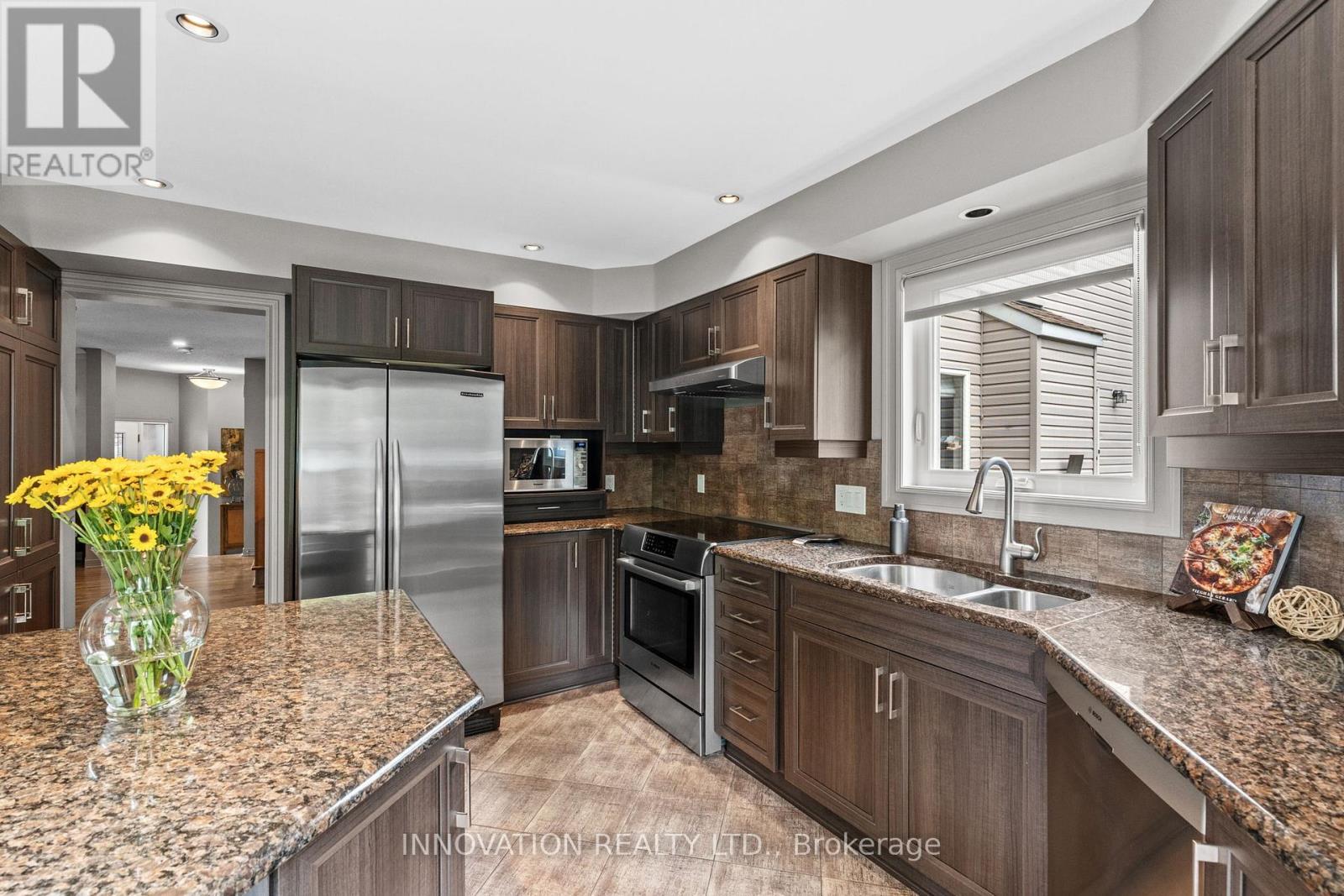 149 Springcreek Crescent, Ottawa, ON - Indoor Photo Showing Kitchen With Double Sink With Upgraded Kitchen