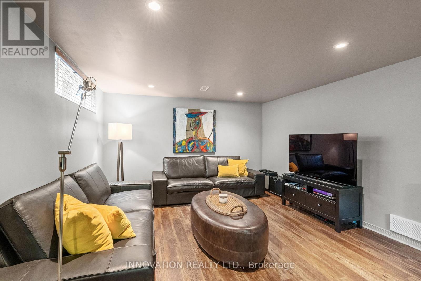 149 Springcreek Crescent, Ottawa, ON - Indoor Photo Showing Living Room