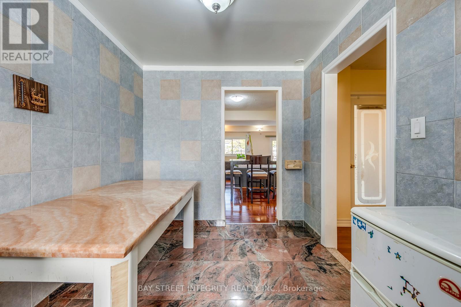 200 Invergordon Avenue, Toronto, ON - Indoor