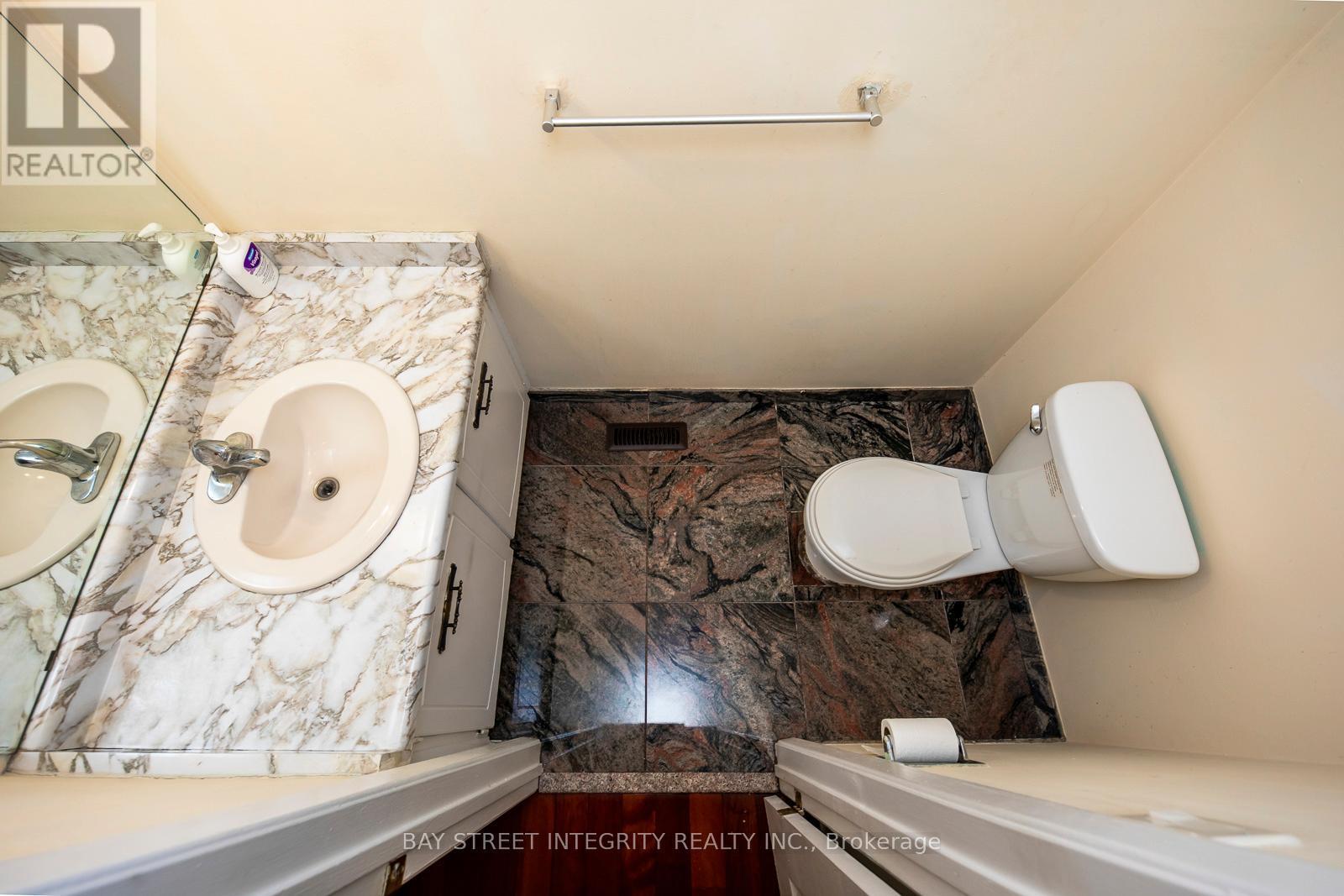 200 Invergordon Avenue, Toronto, ON - Indoor Photo Showing Bathroom