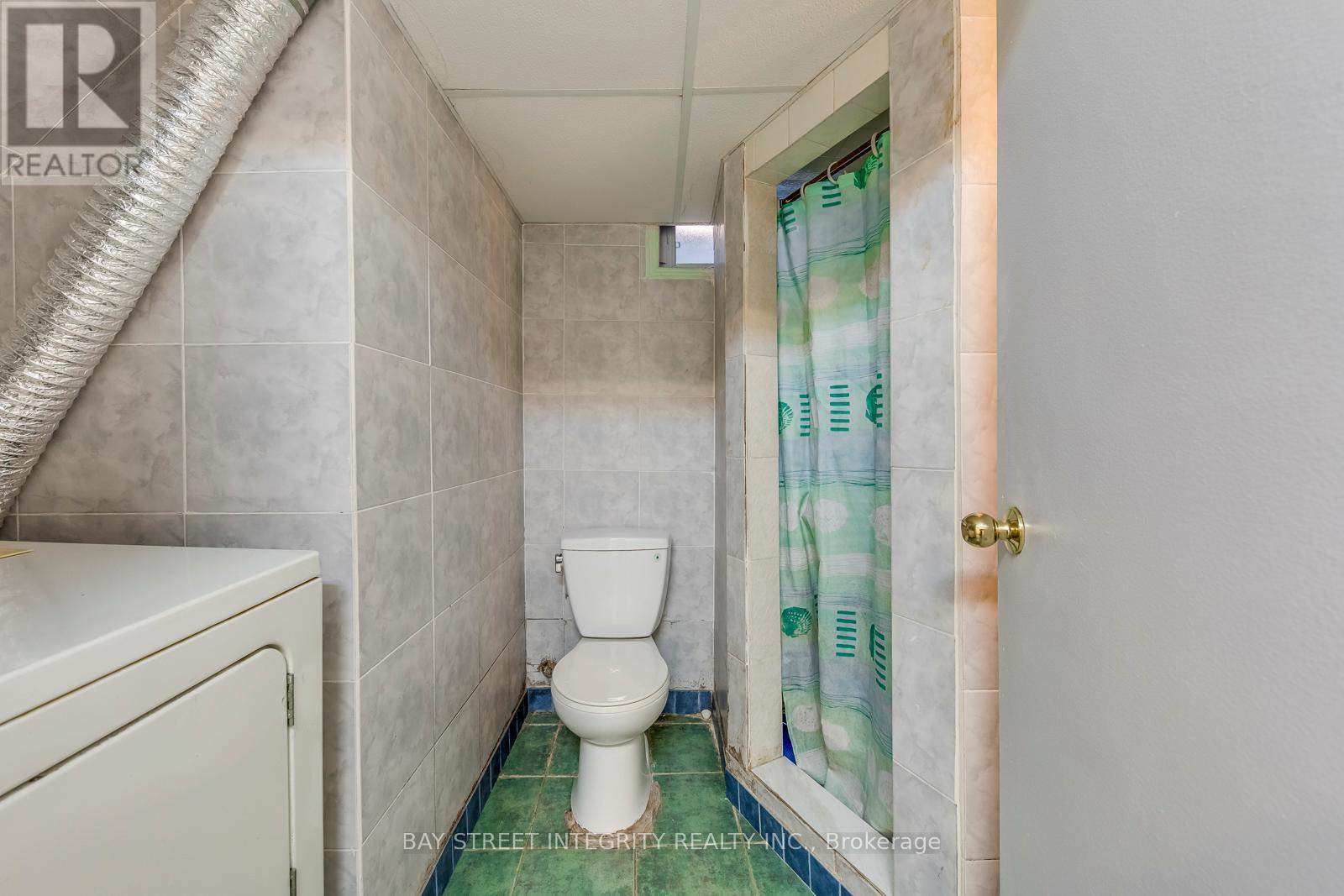 200 Invergordon Avenue, Toronto, ON - Indoor Photo Showing Bathroom