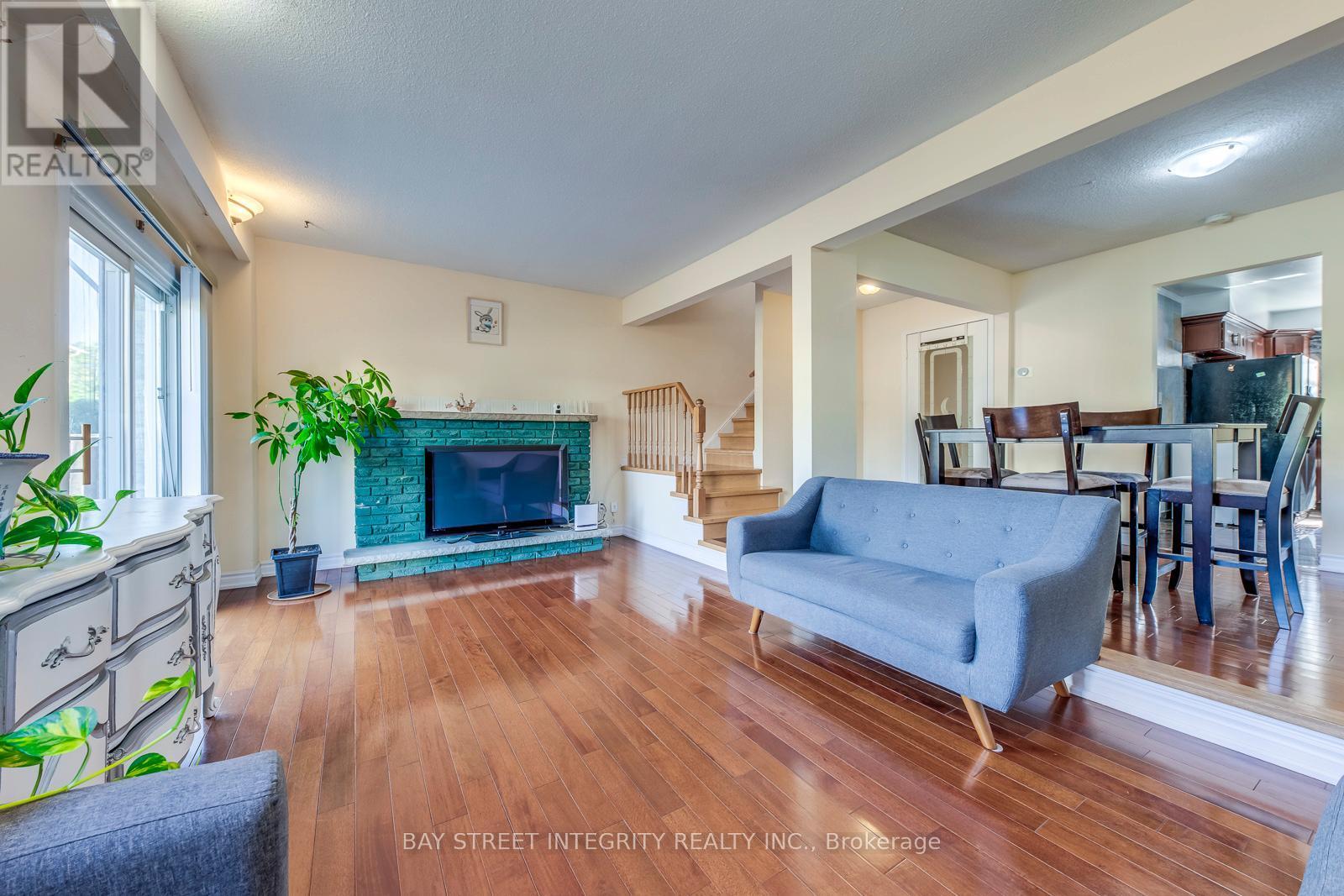200 Invergordon Avenue, Toronto, ON - Indoor Photo Showing Living Room