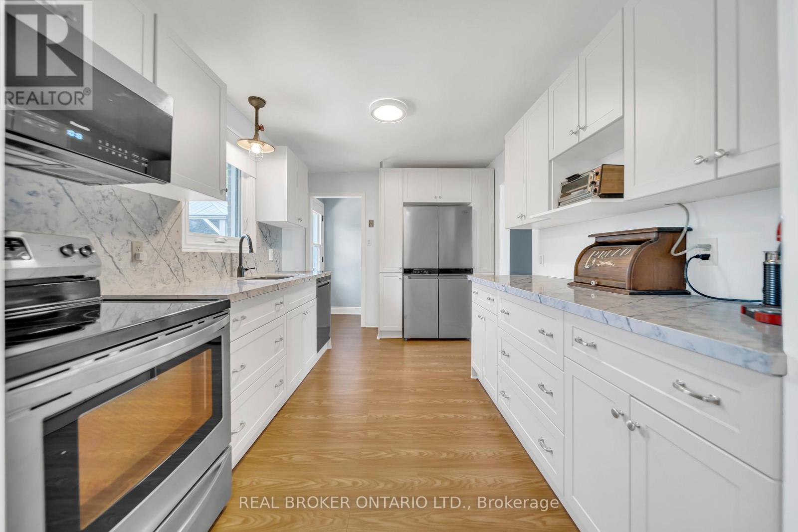 2 Edelwild Drive, Orangeville, ON - Indoor Photo Showing Kitchen With Upgraded Kitchen