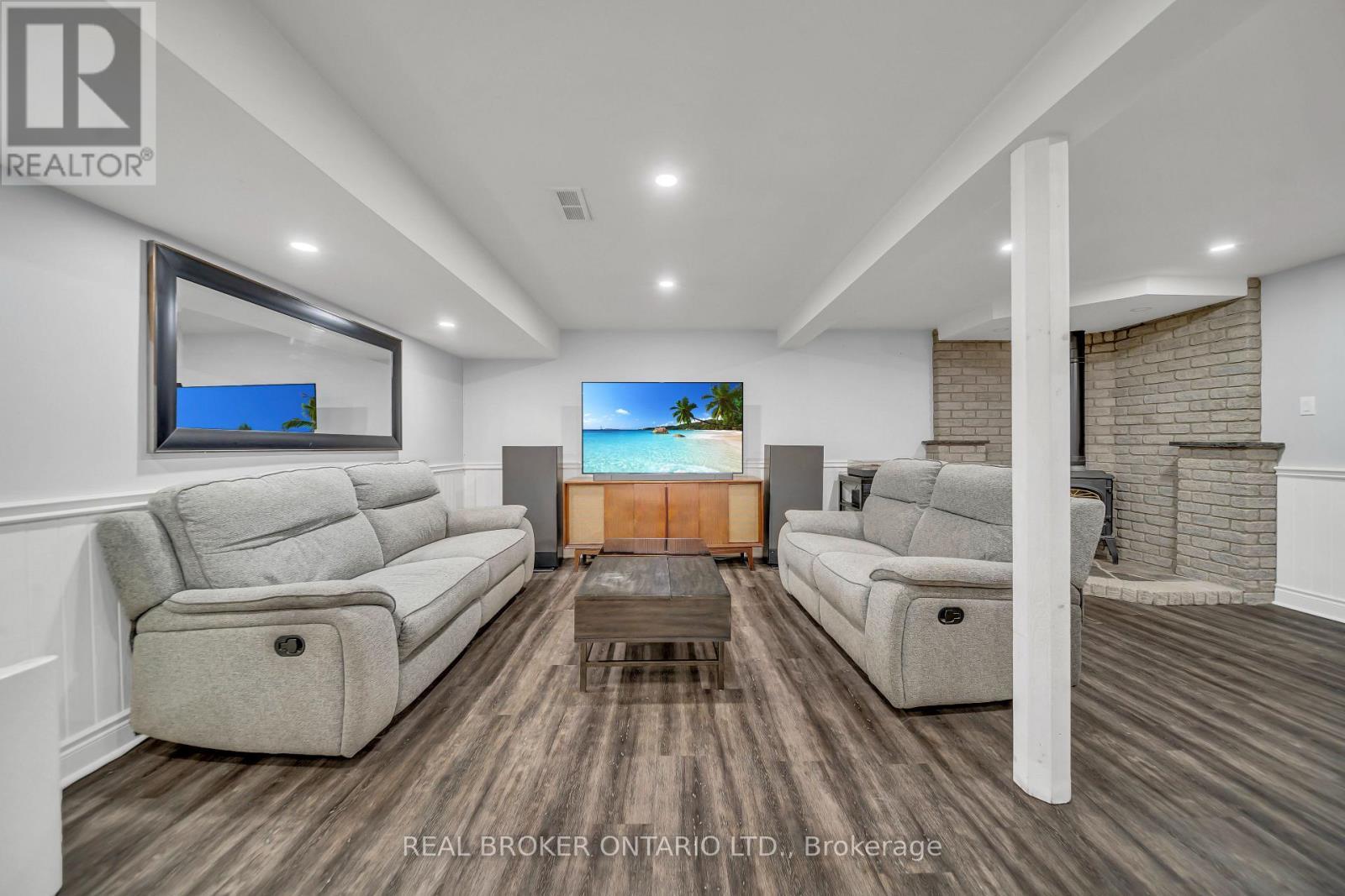 2 Edelwild Drive, Orangeville, ON - Indoor Photo Showing Living Room