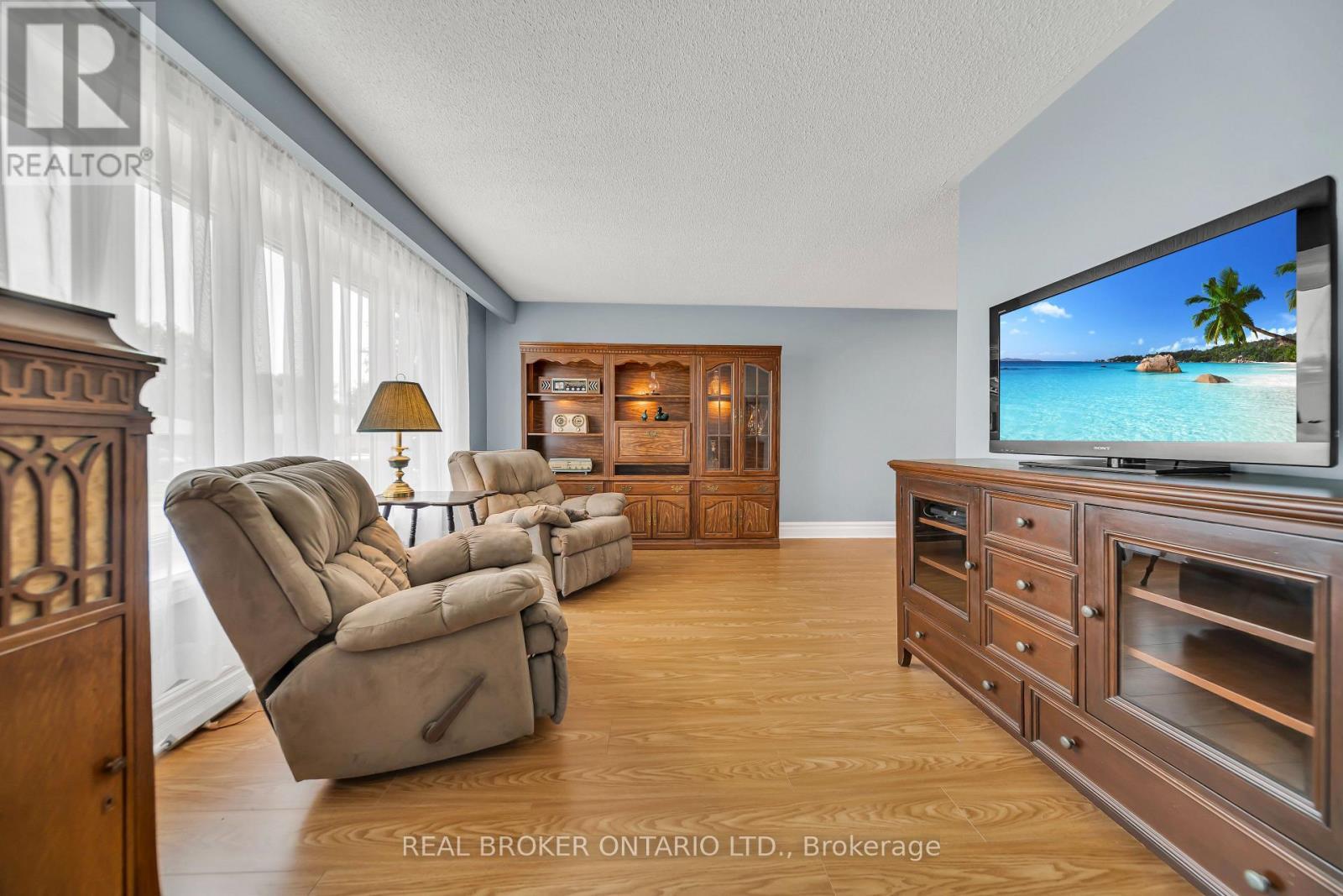 2 Edelwild Drive, Orangeville, ON - Indoor Photo Showing Living Room