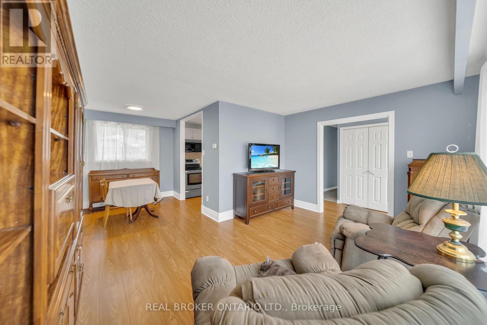 2 Edelwild Drive, Orangeville, ON - Indoor Photo Showing Living Room