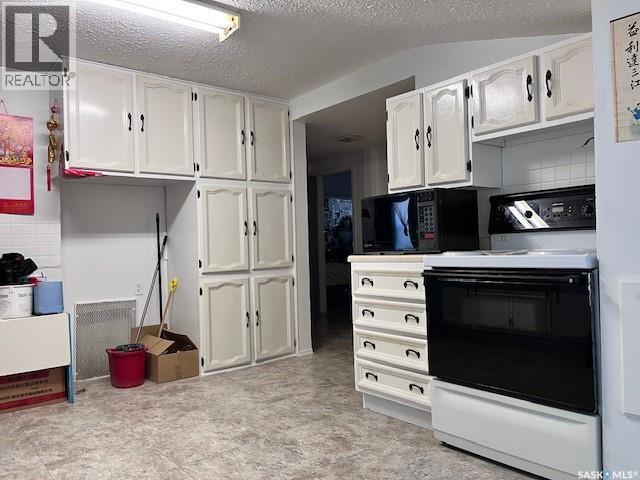 207 Kinistino Avenue W, Kinistino, SK - Indoor Photo Showing Kitchen