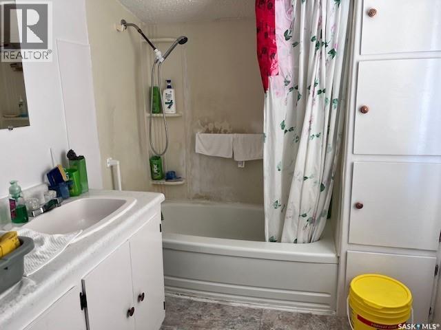 207 Kinistino Avenue W, Kinistino, SK - Indoor Photo Showing Bathroom
