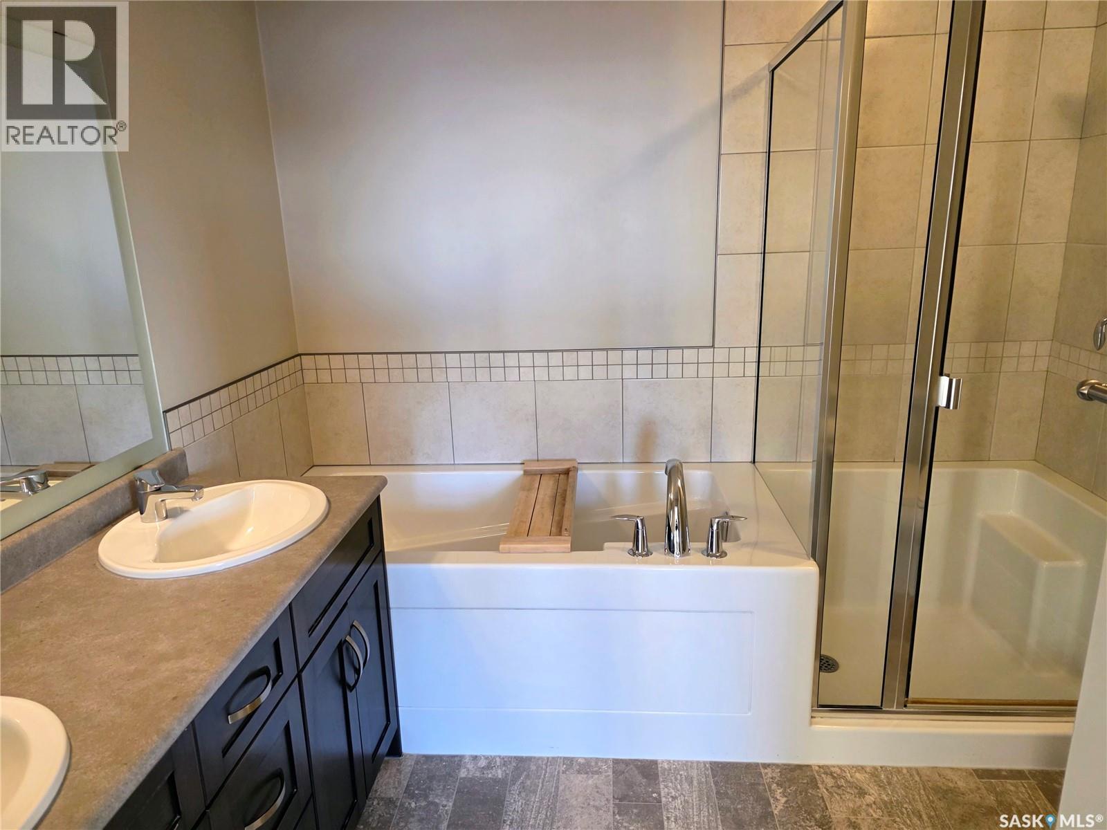 255 Eaton Crescent, Saskatoon, SK - Indoor Photo Showing Bathroom