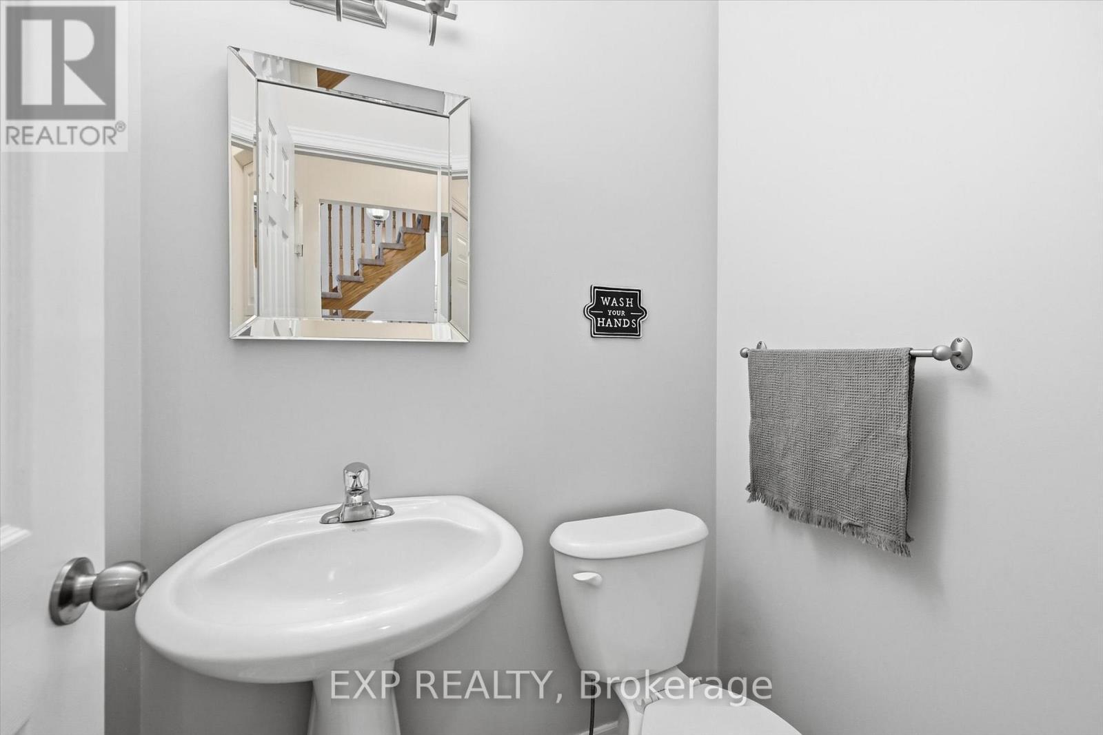 45 Browview Drive, Hamilton, ON - Indoor Photo Showing Bathroom