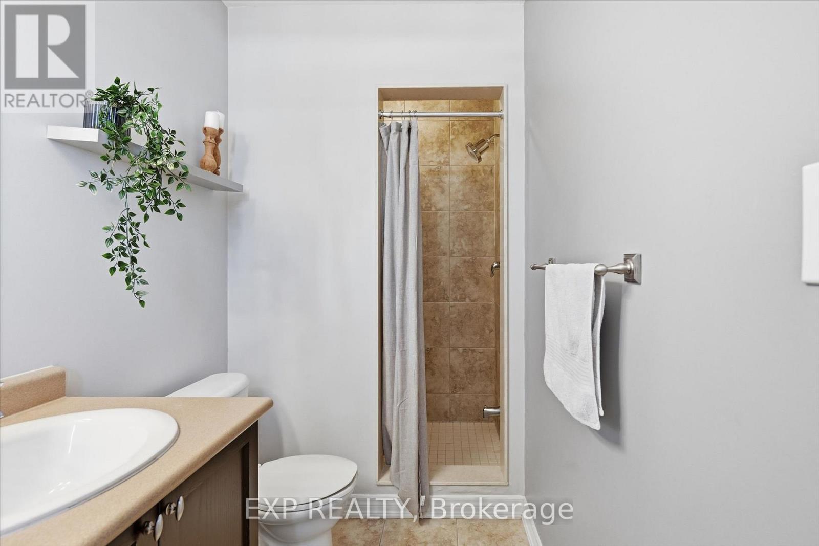 45 Browview Drive, Hamilton, ON - Indoor Photo Showing Bathroom