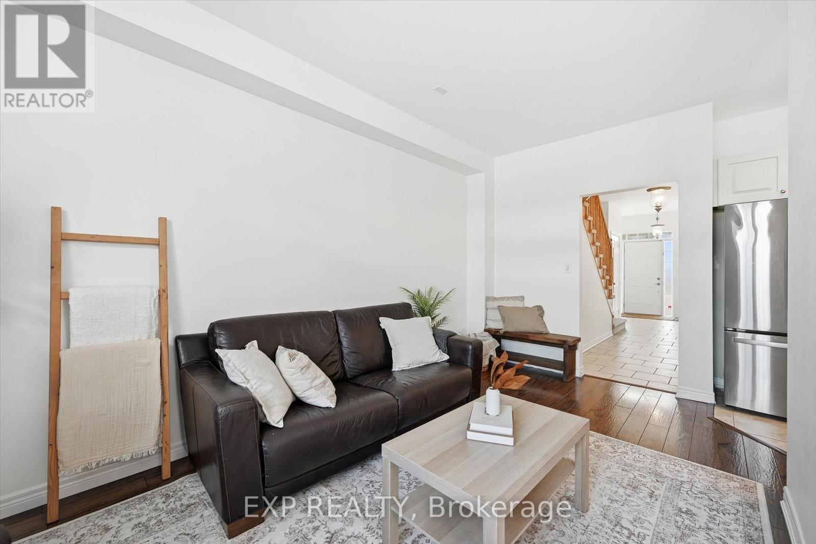 45 Browview Drive, Hamilton, ON - Indoor Photo Showing Living Room