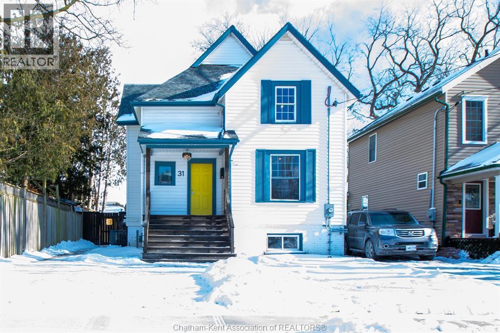 31 Adelaide Street North, Chatham, ON - Outdoor With Facade