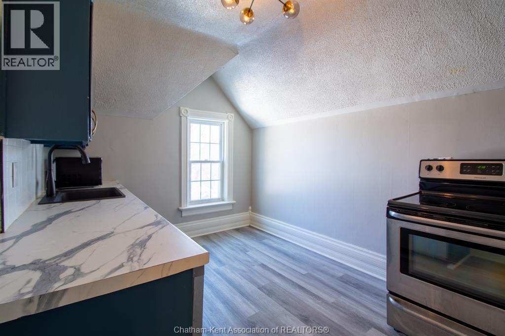 31 Adelaide Street North, Chatham, ON - Indoor