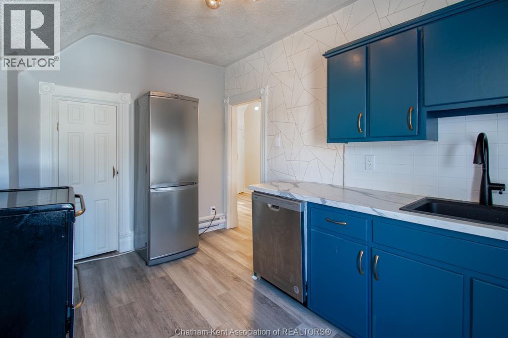 31 Adelaide Street North, Chatham, ON - Indoor Photo Showing Kitchen