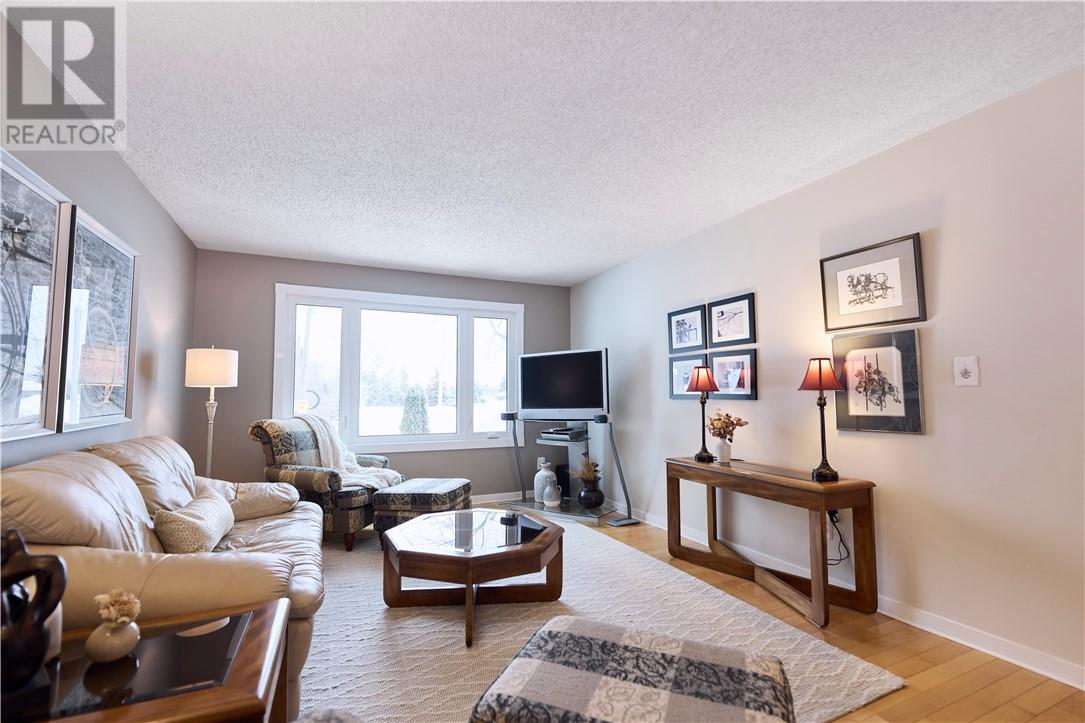 1225 Drummond, Sudbury, ON - Indoor Photo Showing Living Room
