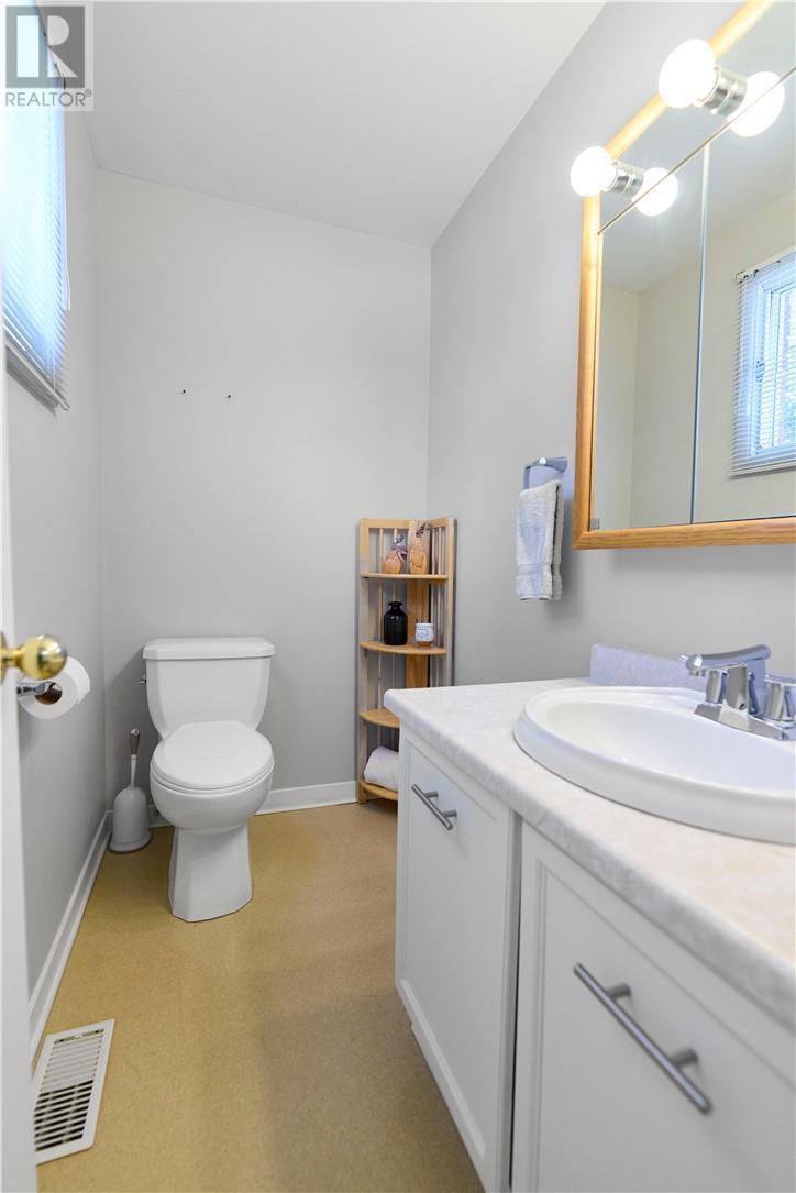 1225 Drummond, Sudbury, ON - Indoor Photo Showing Bathroom