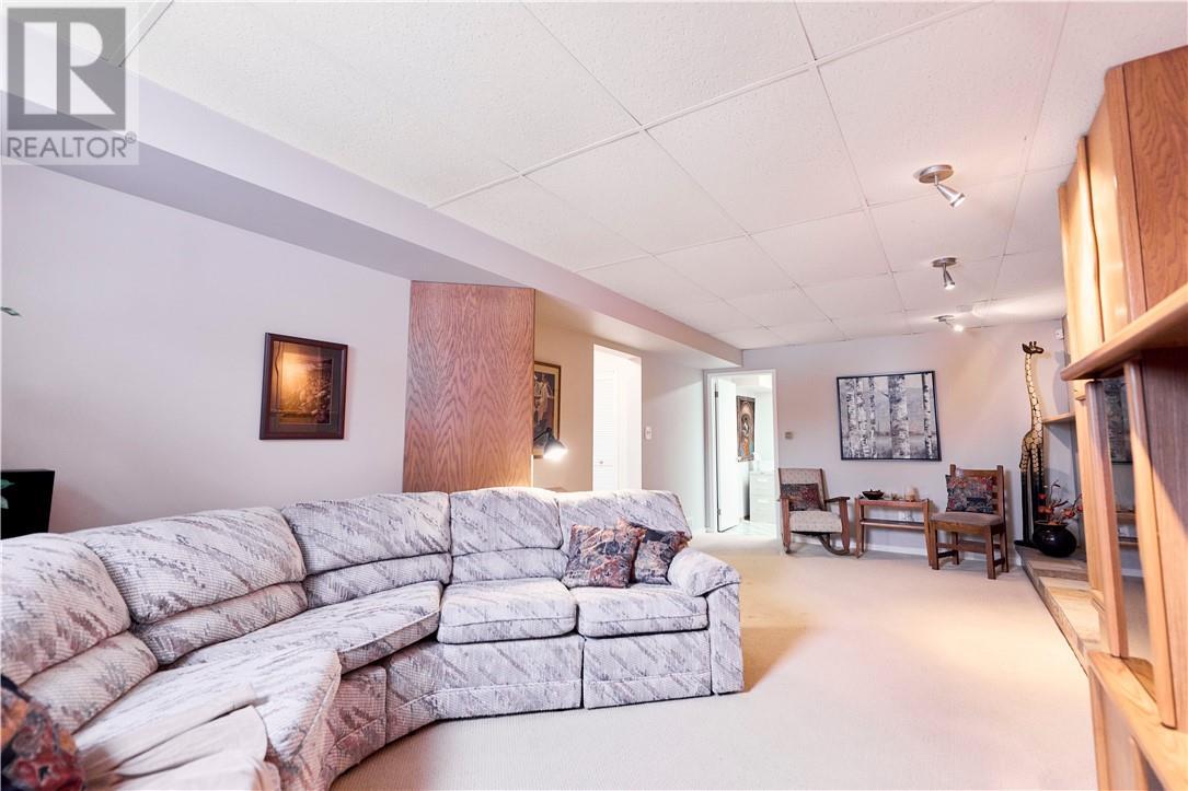 1225 Drummond, Sudbury, ON - Indoor Photo Showing Living Room