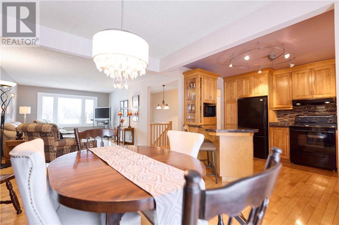 1225 Drummond, Sudbury, ON - Indoor Photo Showing Dining Room
