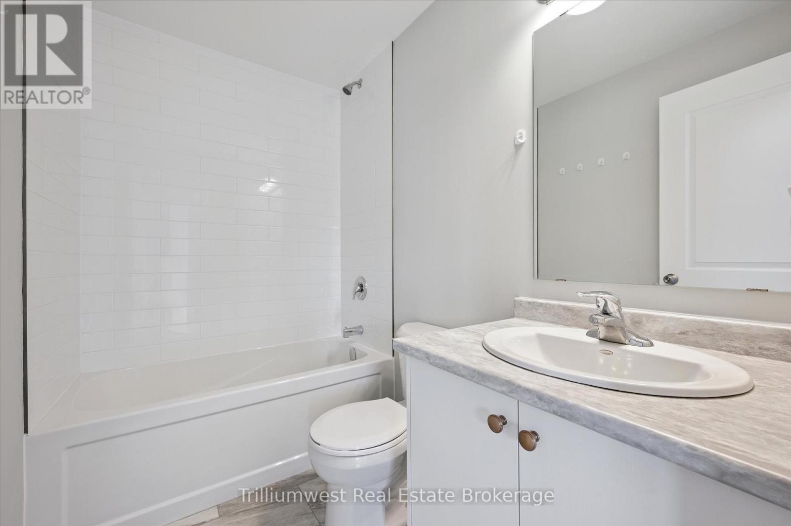 34 - 10 South Creek Drive, Kitchener, ON - Indoor Photo Showing Bathroom