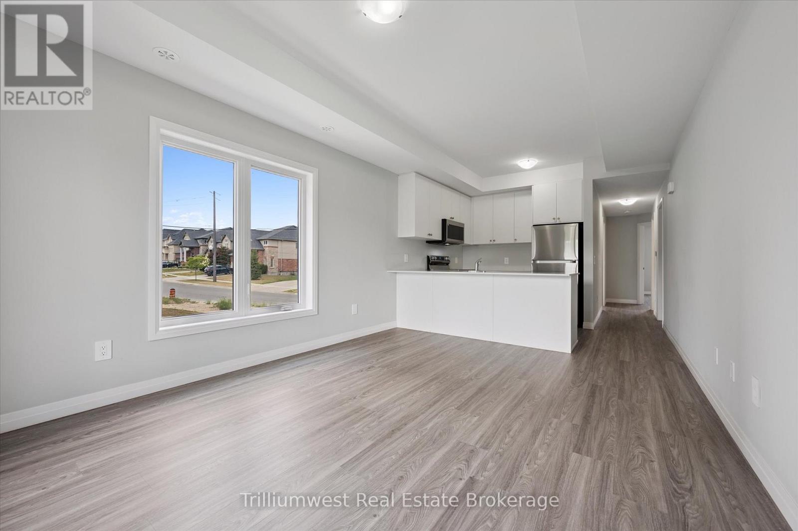 34 - 10 South Creek Drive, Kitchener, ON - Indoor Photo Showing Kitchen