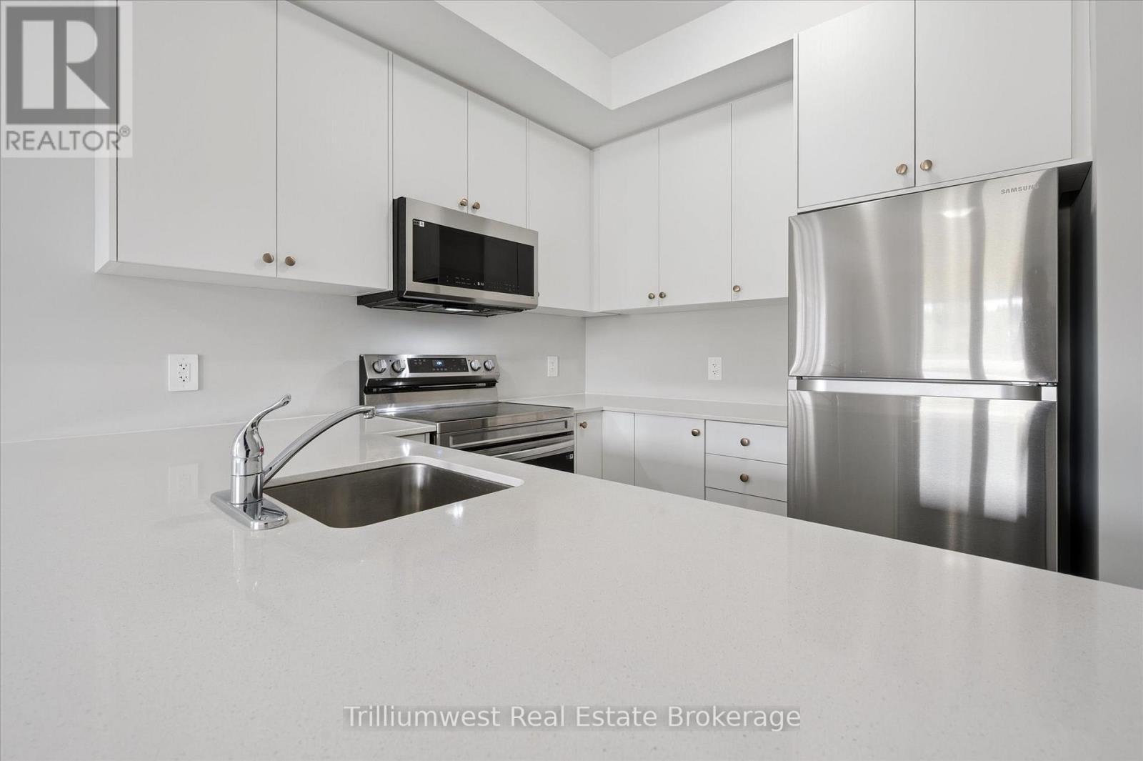 34 - 10 South Creek Drive, Kitchener, ON - Indoor Photo Showing Kitchen With Stainless Steel Kitchen With Upgraded Kitchen