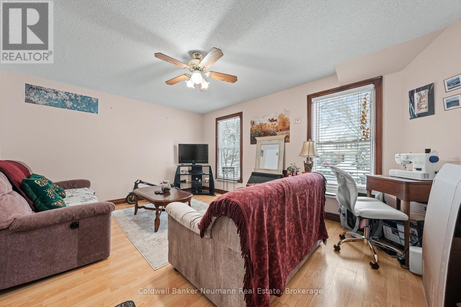 324 Cole Road, Guelph (Kortright West), ON - Indoor Photo Showing Living Room