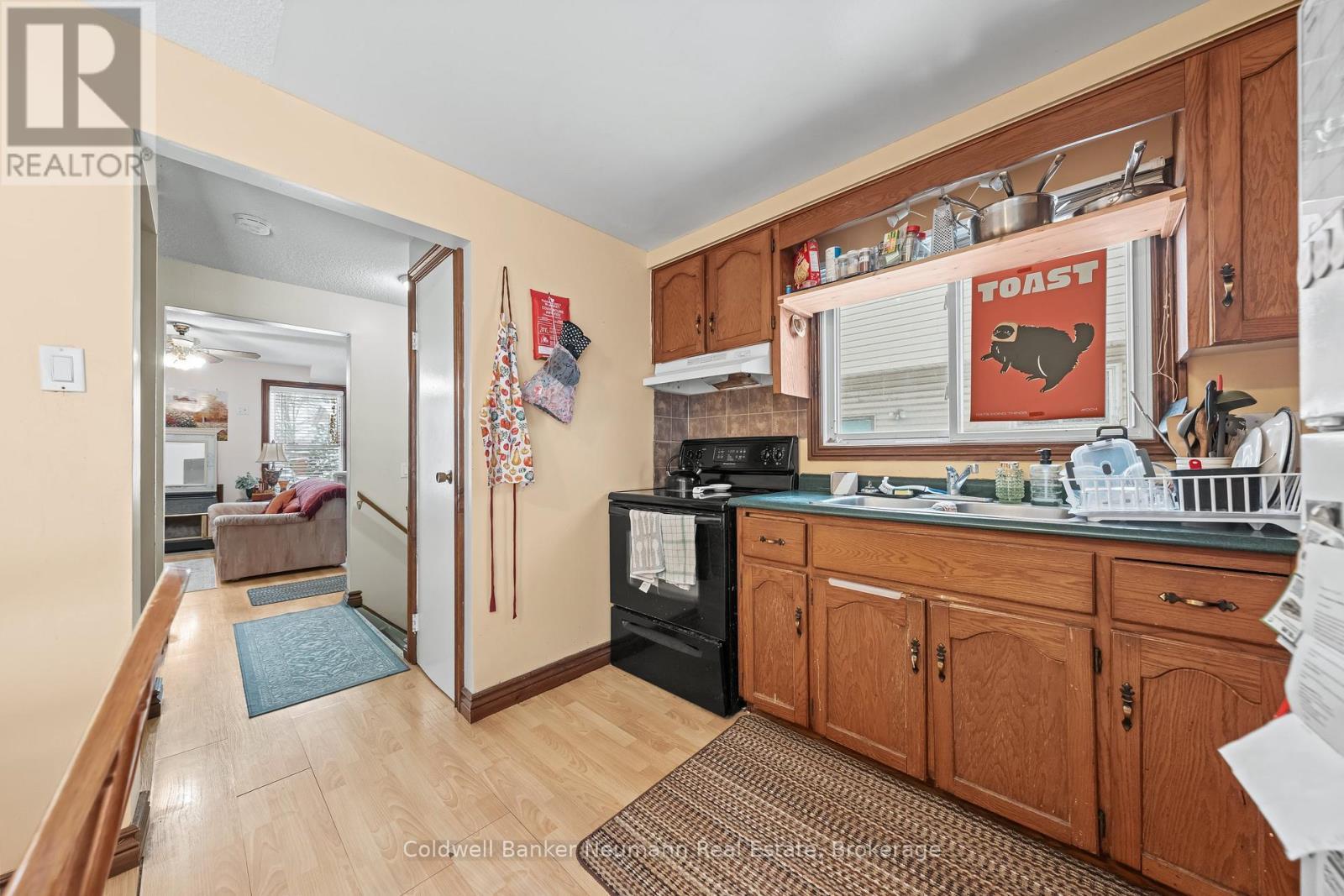 324 Cole Road, Guelph (Kortright West), ON - Indoor Photo Showing Kitchen With Double Sink