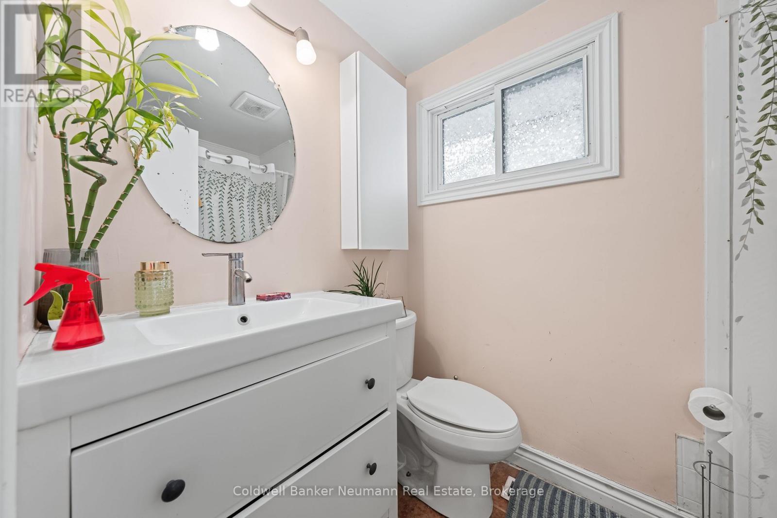 324 Cole Road, Guelph (Kortright West), ON - Indoor Photo Showing Bathroom