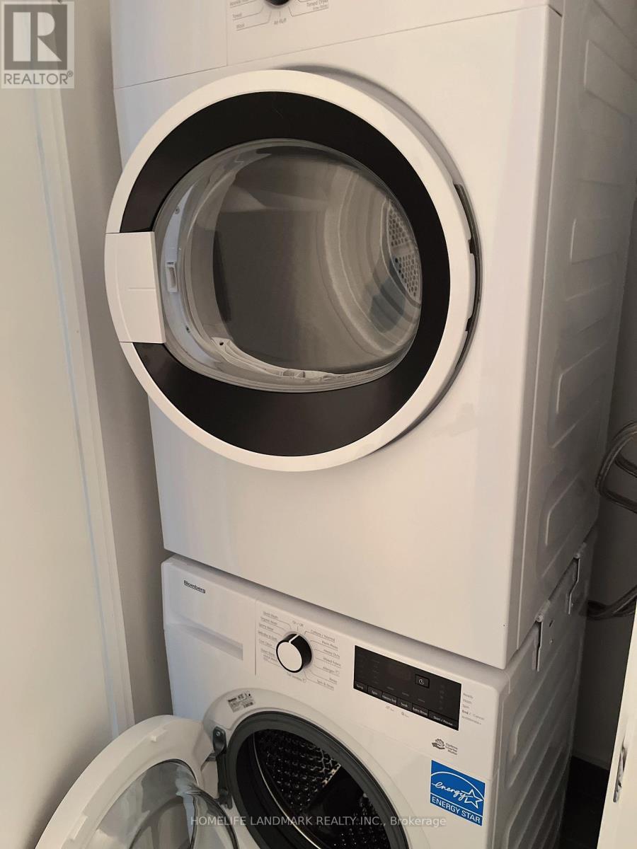 507 - 161 Roehampton Avenue, Toronto, ON - Indoor Photo Showing Laundry Room