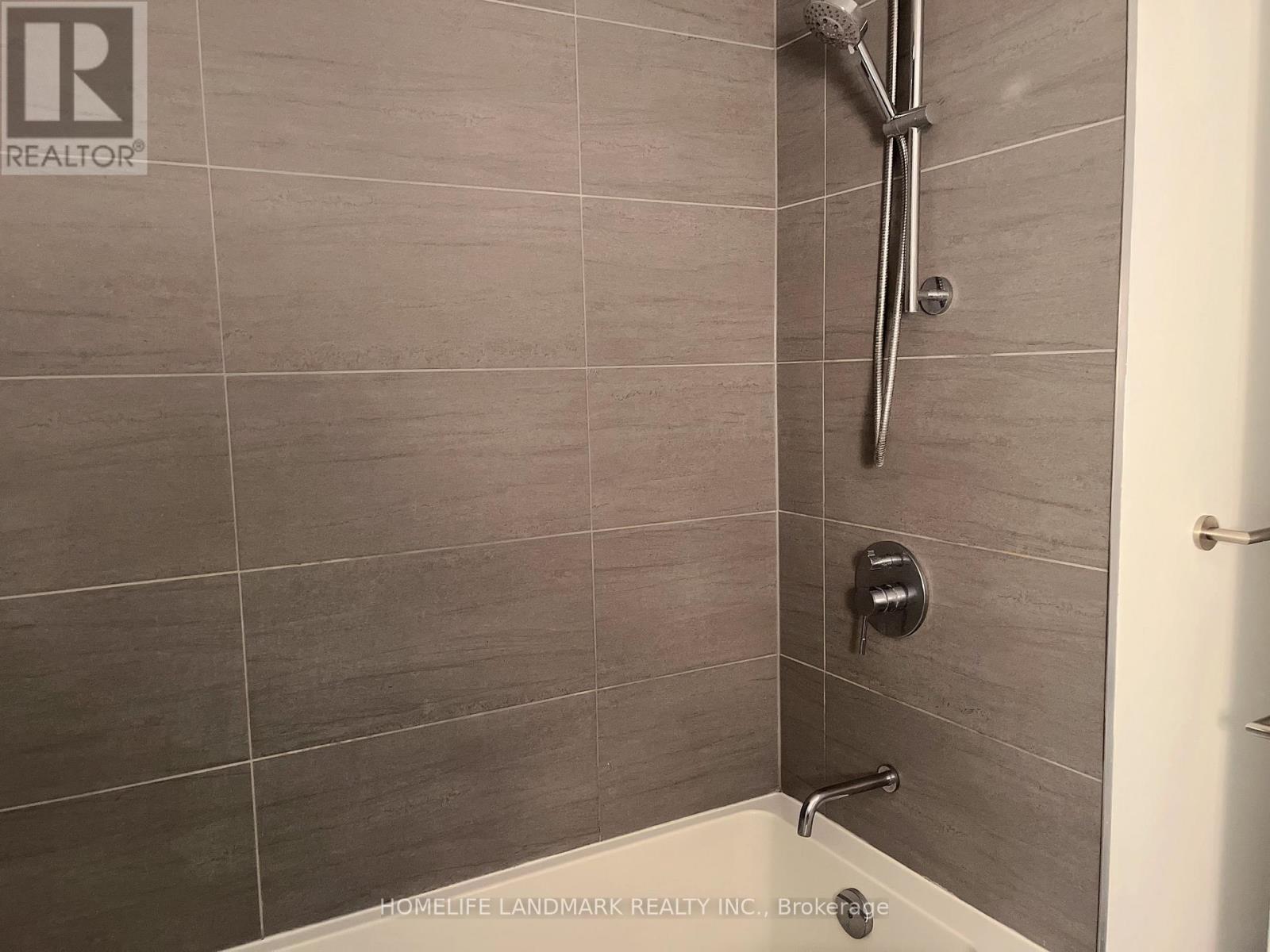 507 - 161 Roehampton Avenue, Toronto, ON - Indoor Photo Showing Bathroom
