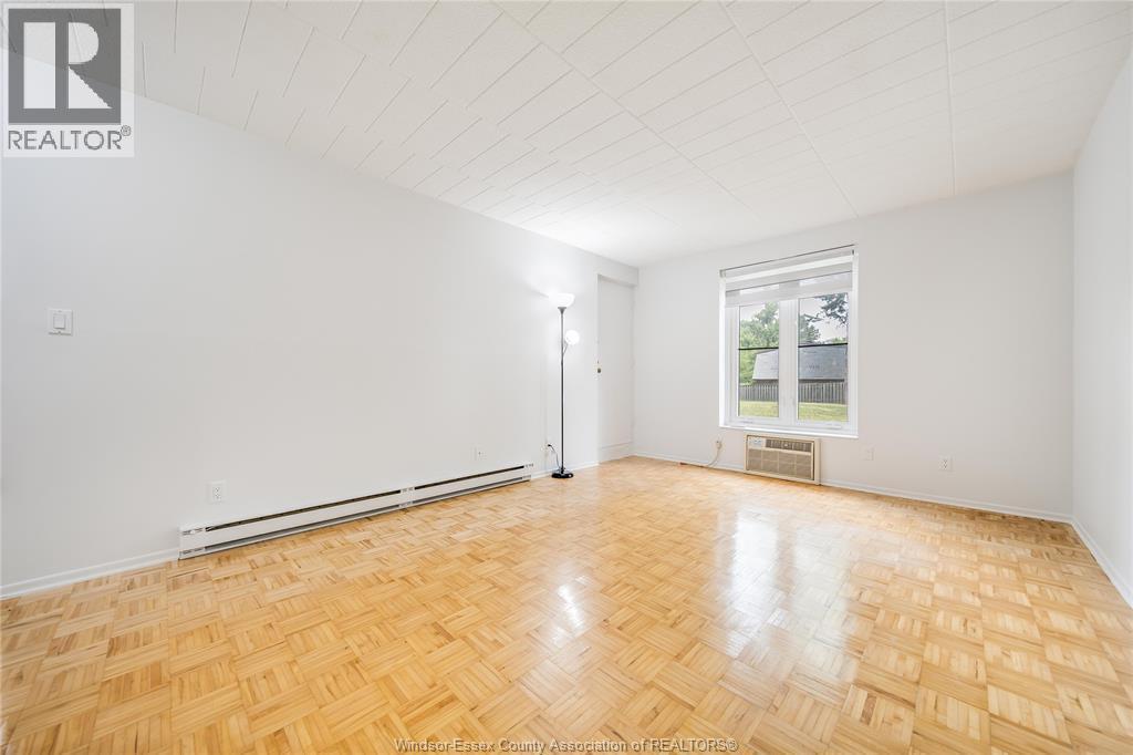 6502 Thornberry, Windsor, ON - Indoor Photo Showing Other Room