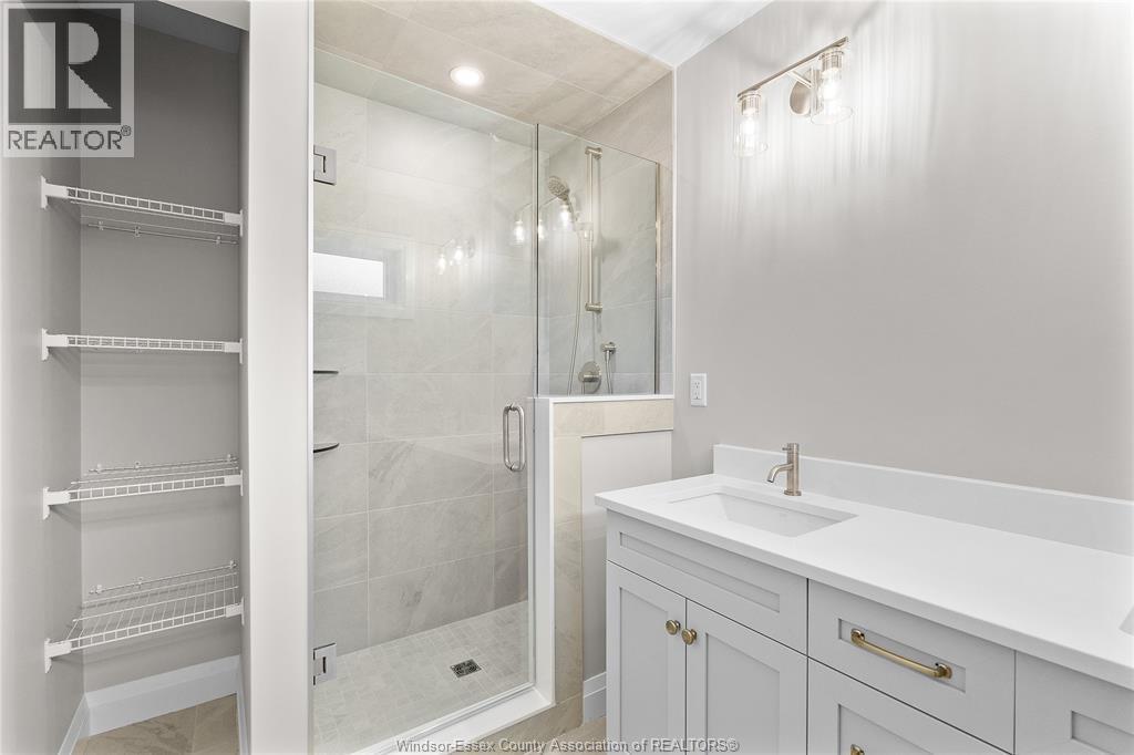 597 Keil Trail, Chatham, ON - Indoor Photo Showing Bathroom