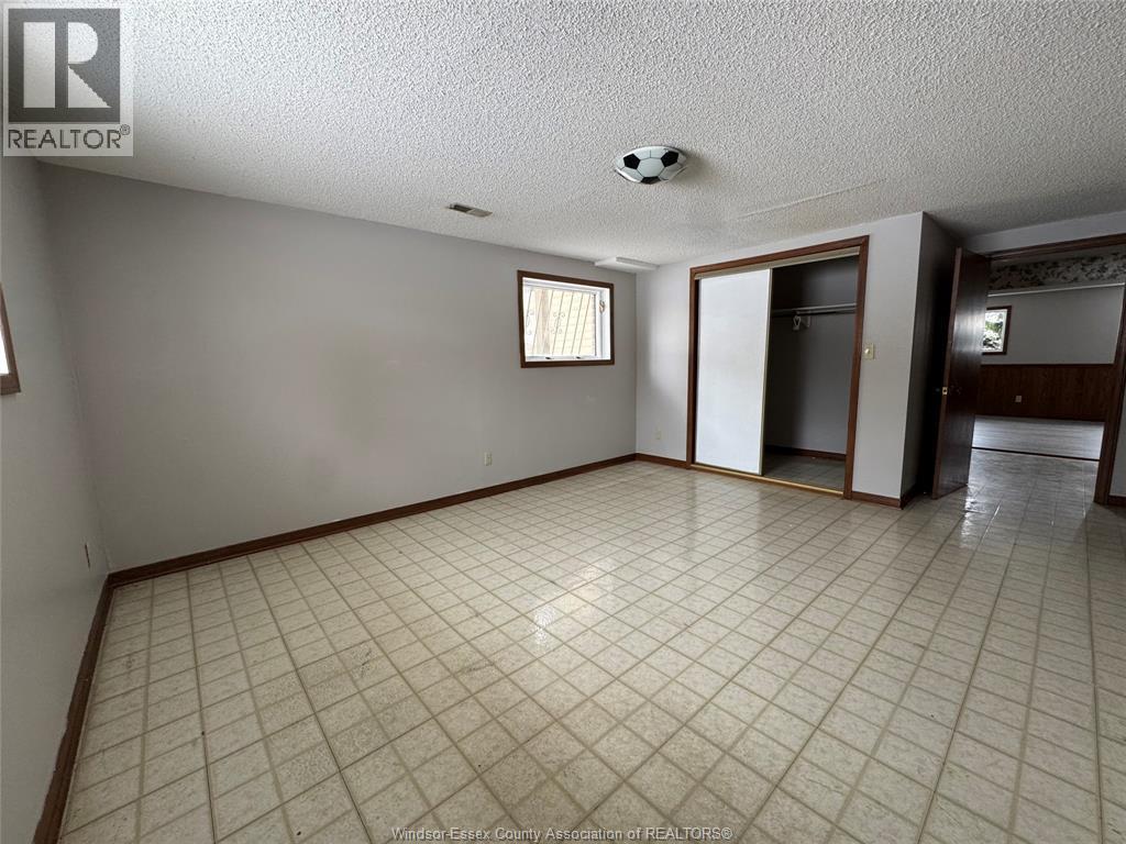 3034 Fazio Drive, Windsor, ON - Indoor Photo Showing Other Room