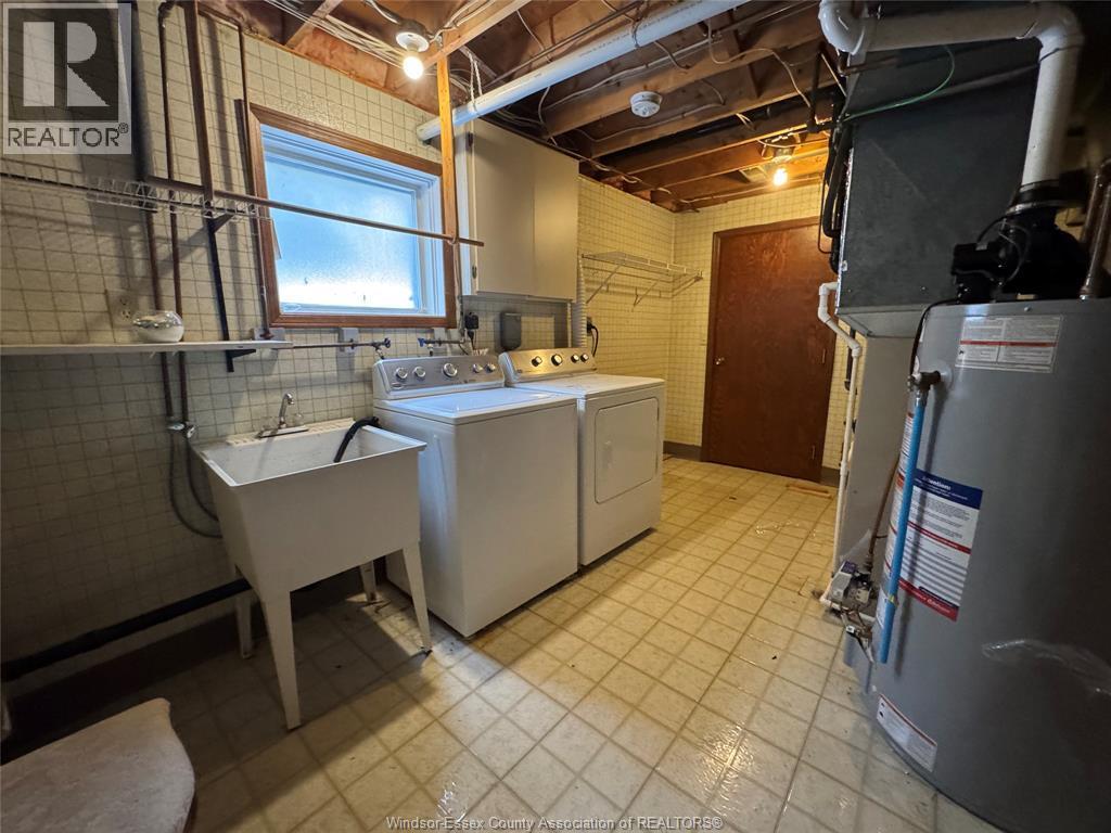 3034 Fazio Drive, Windsor, ON - Indoor Photo Showing Laundry Room