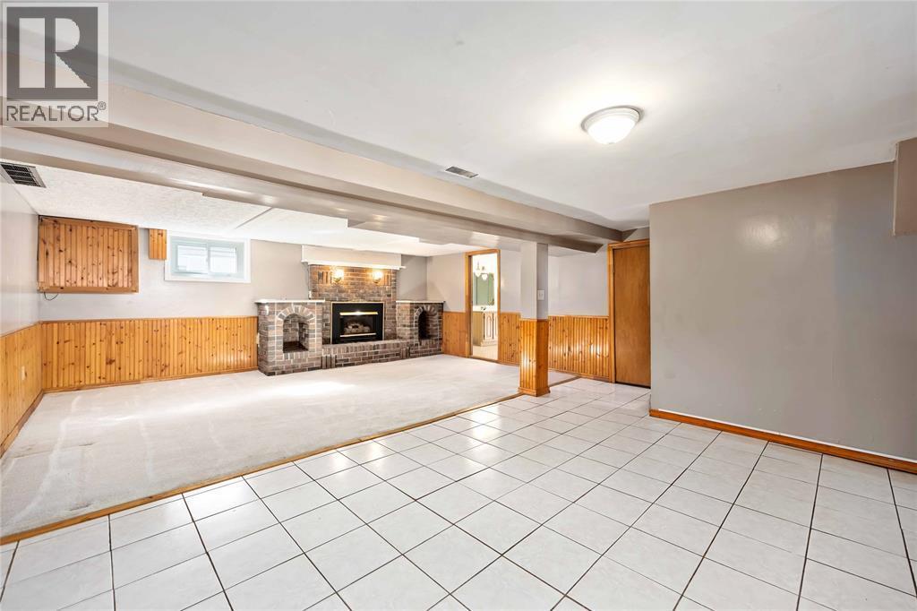 759 Melrose Avenue, Sarnia, ON - Indoor