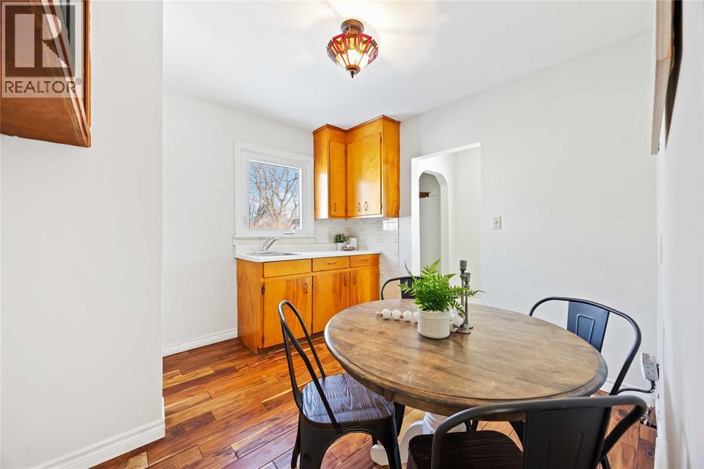 759 Melrose Avenue, Sarnia, ON - Indoor Photo Showing Dining Room