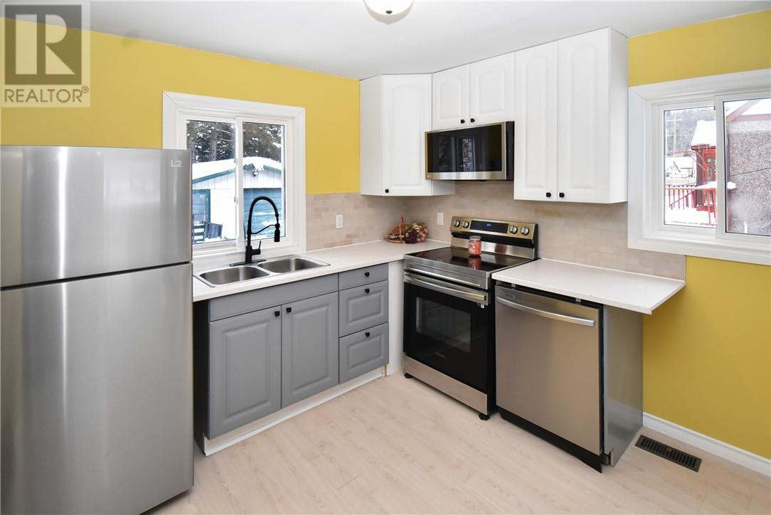 12 Riverview Avenue, Levack, ON - Indoor Photo Showing Kitchen With Double Sink