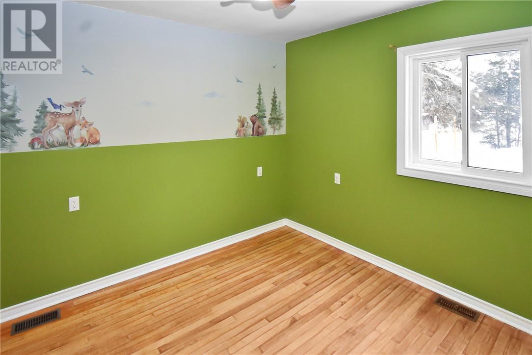 12 Riverview Avenue, Levack, ON - Indoor Photo Showing Other Room