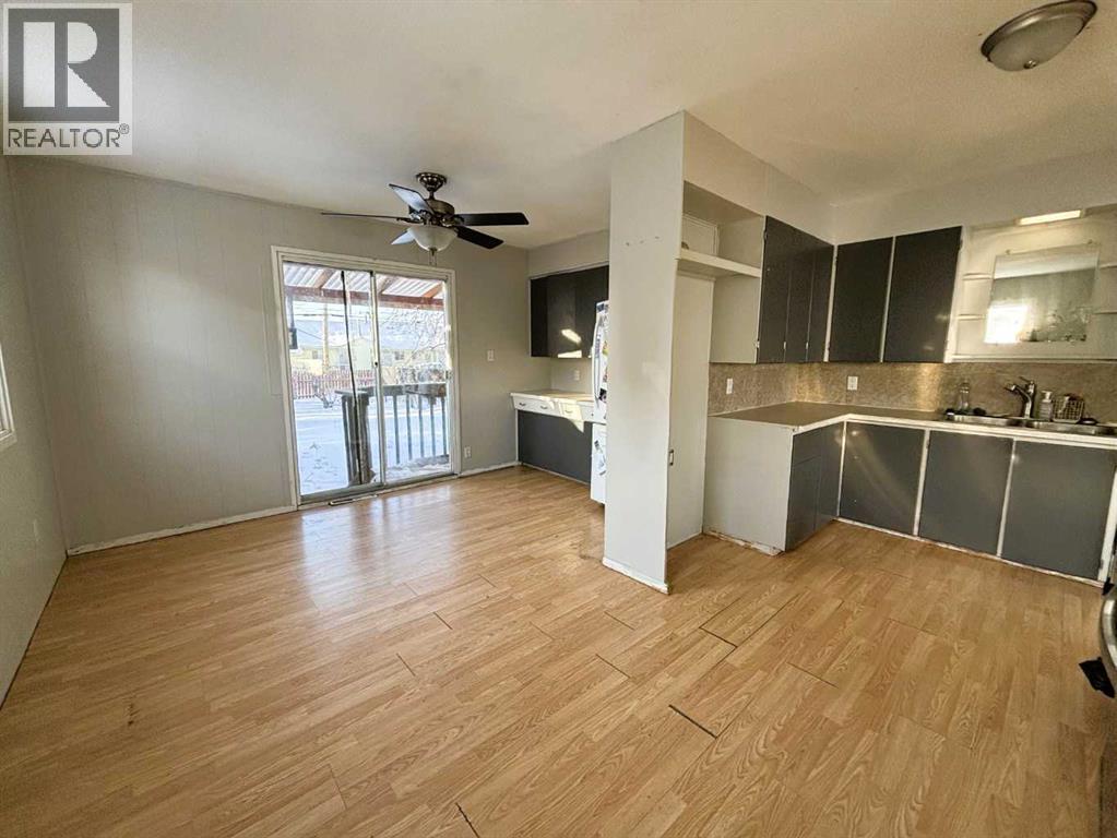 1341 2 Avenue, Wainwright, AB - Indoor Photo Showing Kitchen