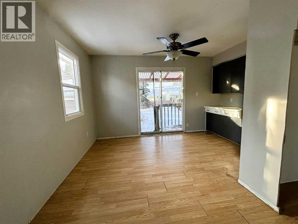 1341 2 Avenue, Wainwright, AB - Indoor Photo Showing Other Room