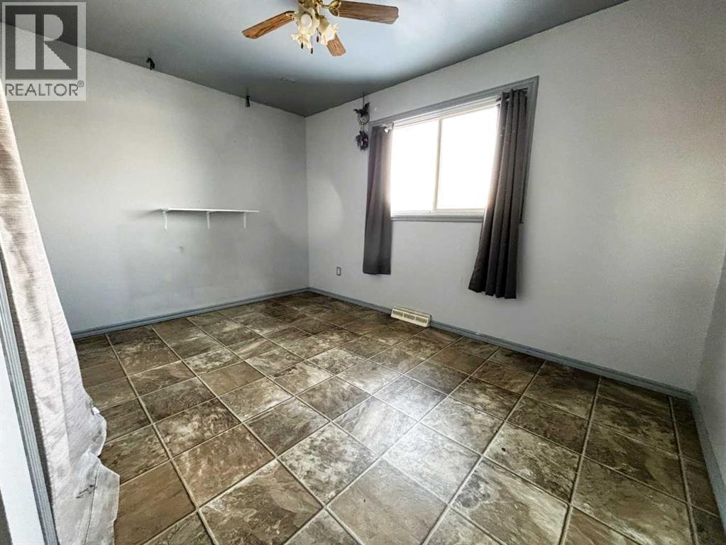 1341 2 Avenue, Wainwright, AB - Indoor Photo Showing Other Room