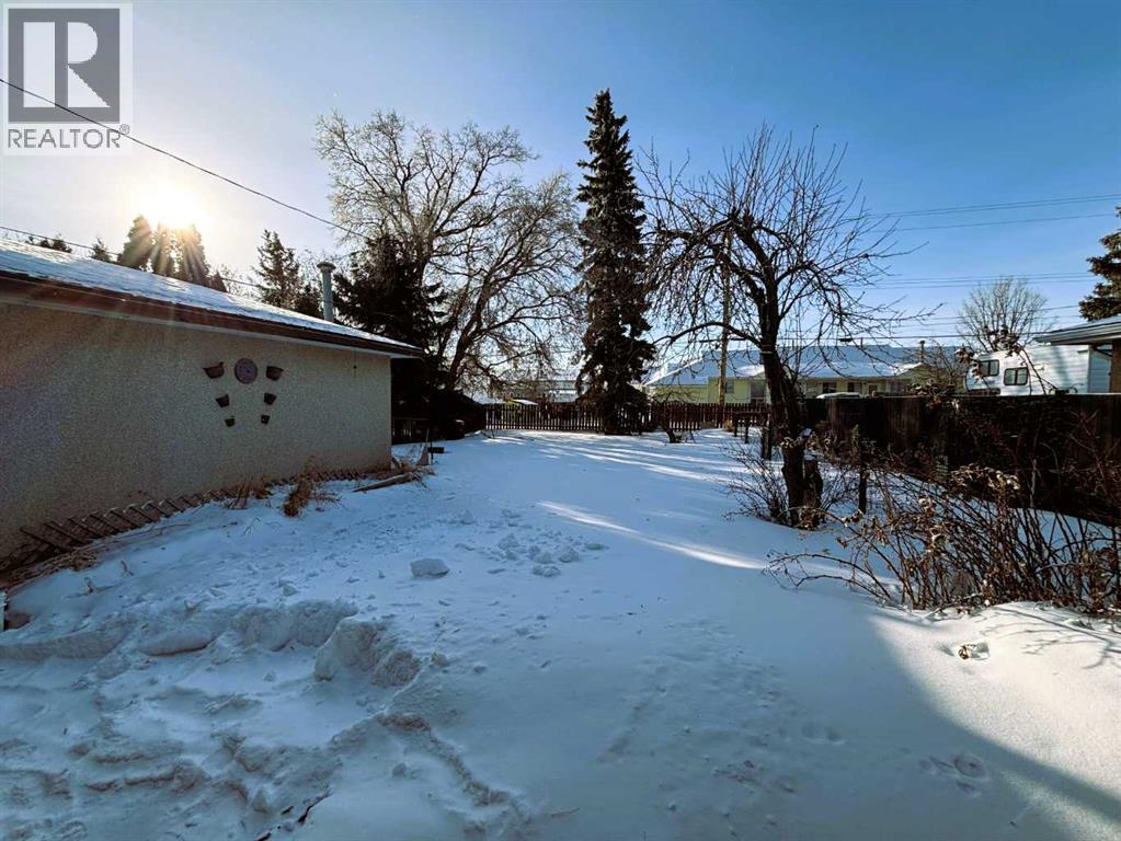 1341 2 Avenue, Wainwright, AB - Outdoor