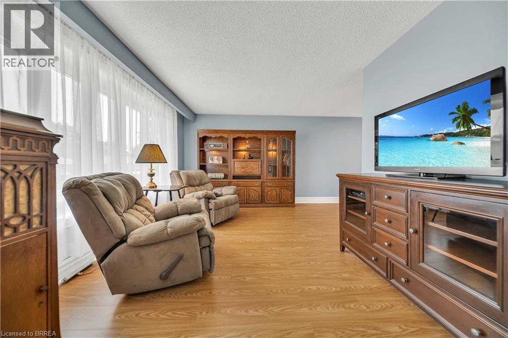 2 Edelwild Drive, Orangeville, ON - Indoor Photo Showing Living Room