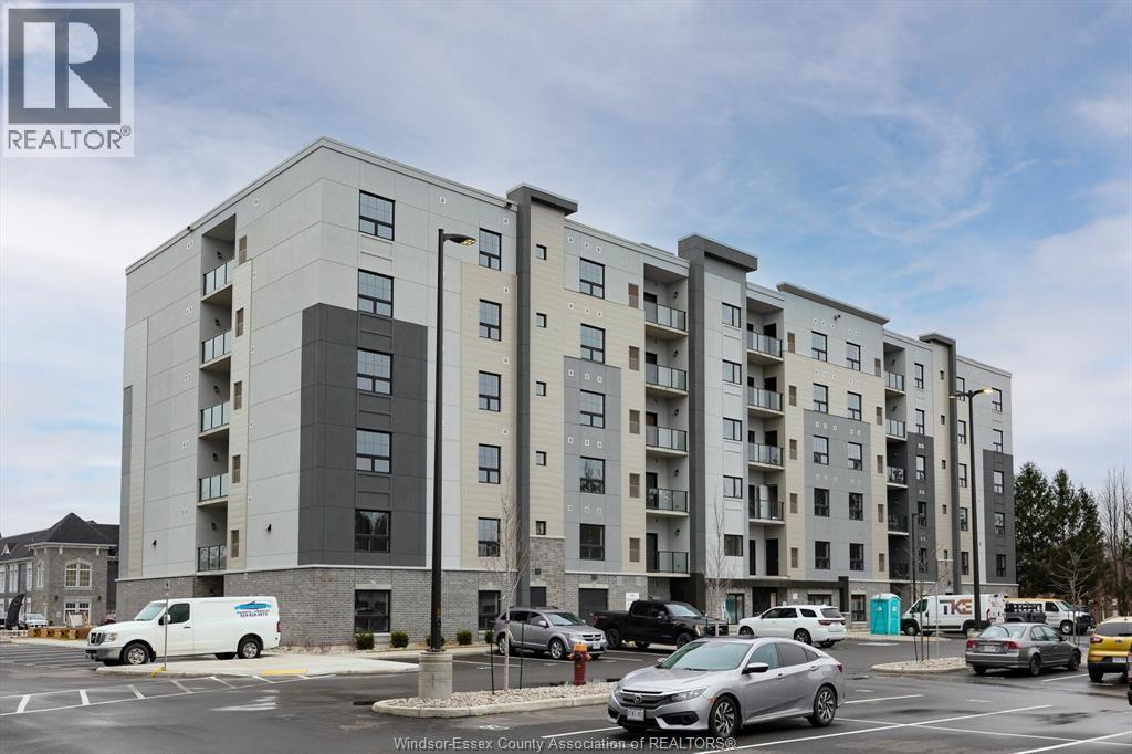 190 Main Street East Unit# 103, Kingsville, ON - Outdoor With Balcony With Facade