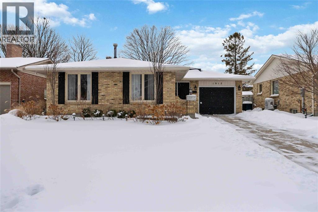 1912 Winslow Crescent, Sarnia, ON - Outdoor With Facade