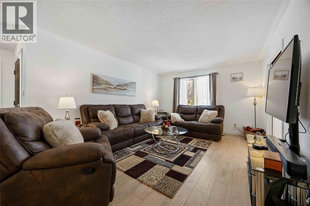 1912 Winslow Crescent, Sarnia, ON - Indoor Photo Showing Living Room